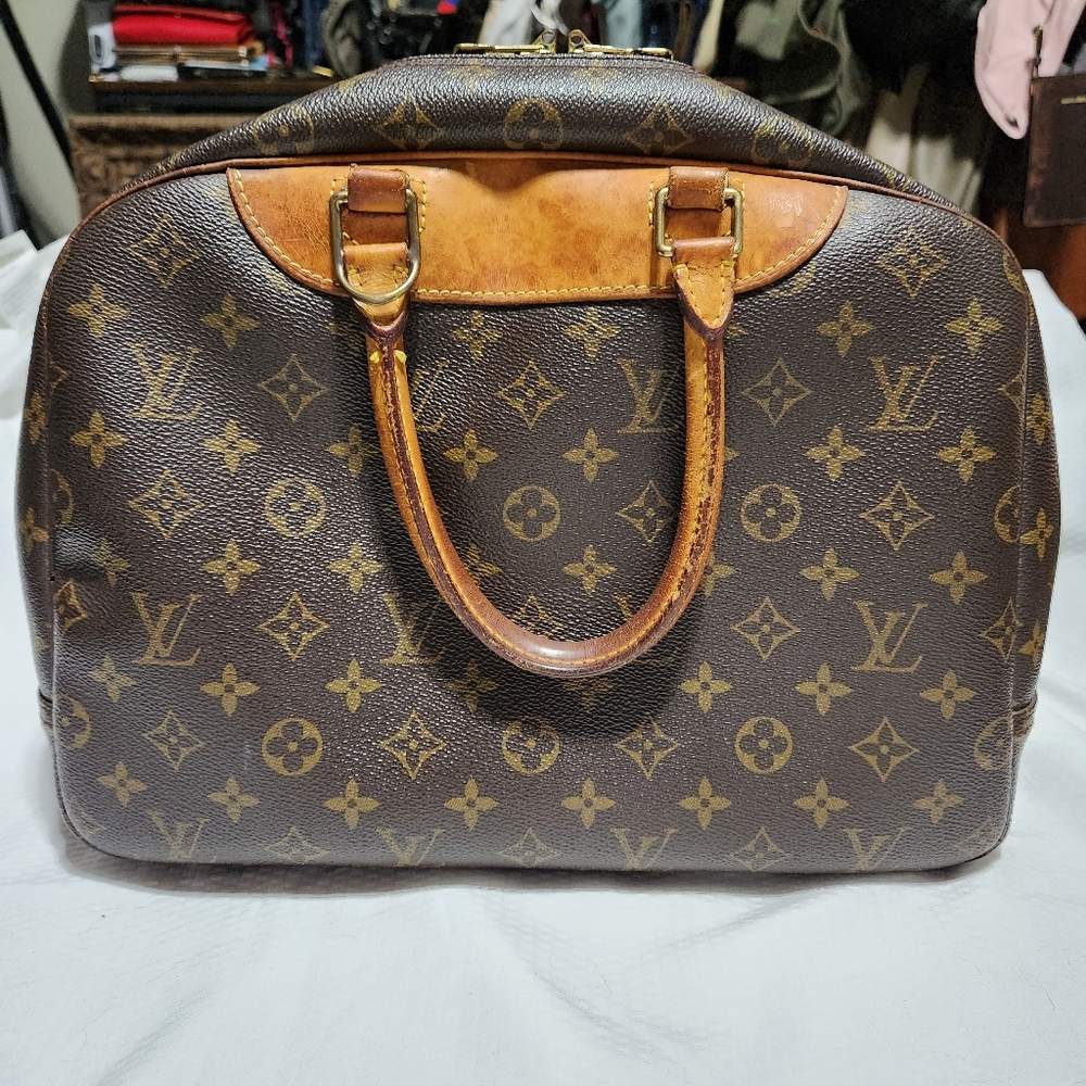 Louis Vuitton Deauville Vintage Bag in Good Condition